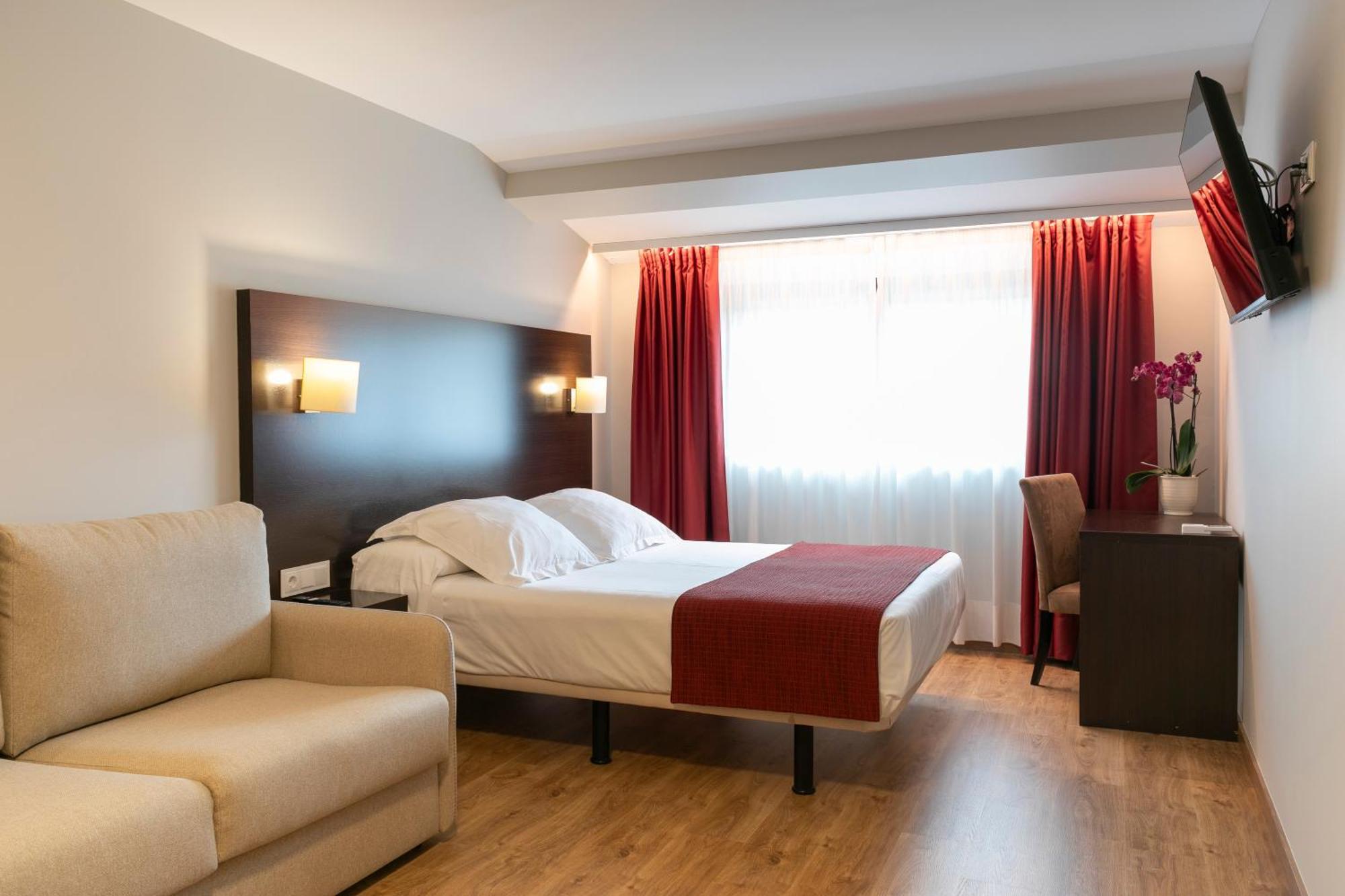 Santiago Apóstol Hotel Castrofeito